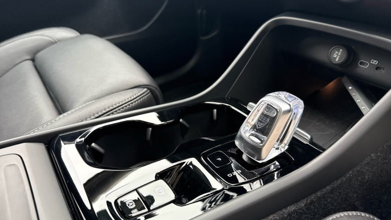 Volvo XC40 2.0 B3P Ultra Dark 5dr Auto Petrol Estate